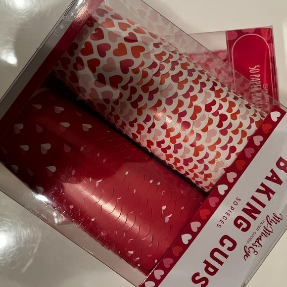 Cupcakes or Baking Cups for Small Cakes (100/Heart-Themed)(new) (party supplies) - Picture 12 of 14